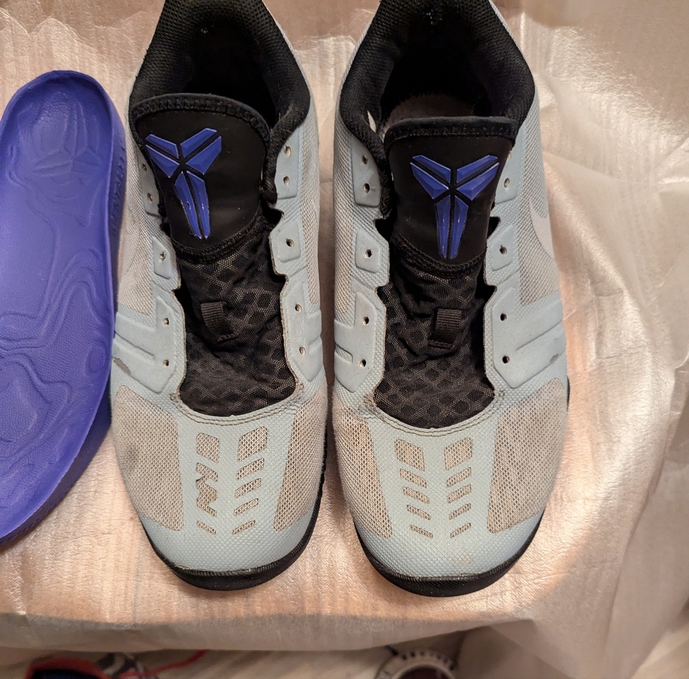 Nike kobe's low top basketball sneakers size 11 grey purple silver casual shoe.
